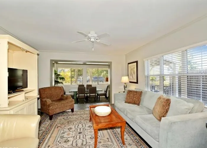 Charming With A Private Pool In Indian Rocks Beach, Florida Holiday home