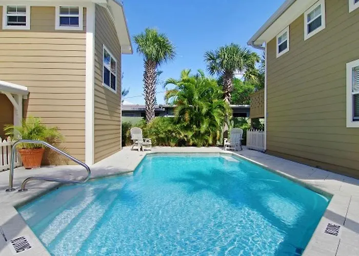 Charming With A Private Pool In Indian Rocks Beach, Florida Holiday home