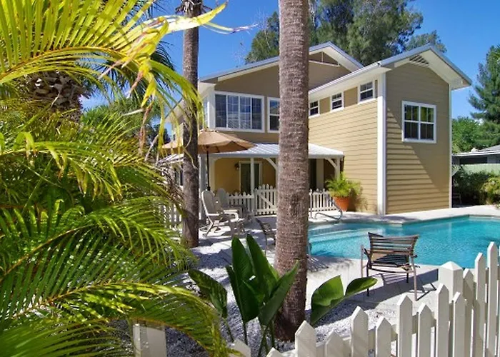 Charming With A Private Pool In Indian Rocks Beach, Florida Holiday home *